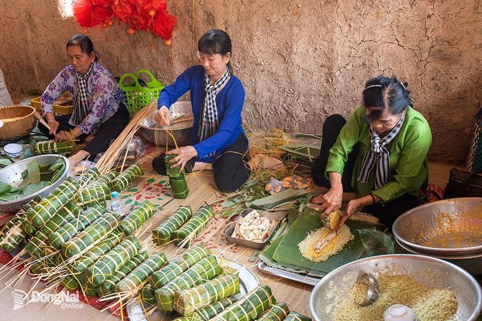 Trong những ngày giáp Tết tất bật, mọi người vẫn dành thời gian làm một việc nhỏ vì cộng đồng