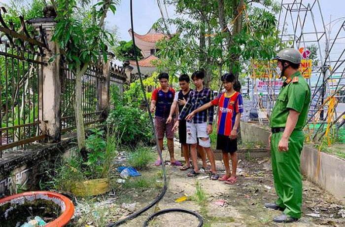 Nhóm tội phạm cắt trộm cáp viễn thông trên địa bàn huyện Hòa Bình (Bạc Liêu) bị Công an huyện Hòa Bình bắt quả tang.