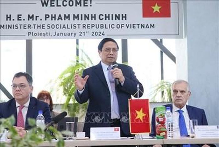  Thủ tướng Phạm Minh Chính phát biểu tại cuộc gặp lãnh đạo tỉnh và Phòng Thương mại và Công nghiệp tỉnh Prahova. 