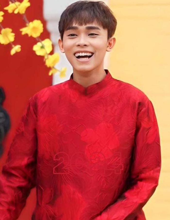 Hồ Văn Cường vừa đi học vừa đi hát.