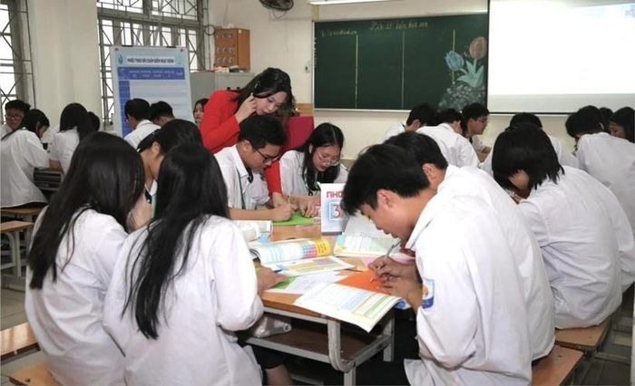 Một lớp học của Trường THPT Hoàng Cầu (Đống Đa, Hà Nội). Ảnh: NTCC