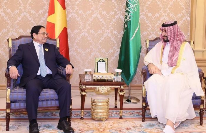 Thủ tướng Phạm Minh Chính gặp Thủ tướng, Thái tử Saudi Arabia Mohammad bin Salman. (Ảnh: Dương Giang/TTXVN)
