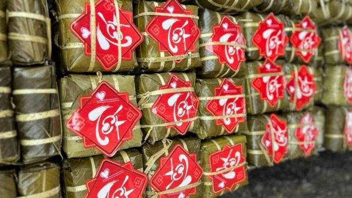 Những chiếc bánh chưng ngày Tết - phong tục đẹp trong văn hóa dân tộc Việt.