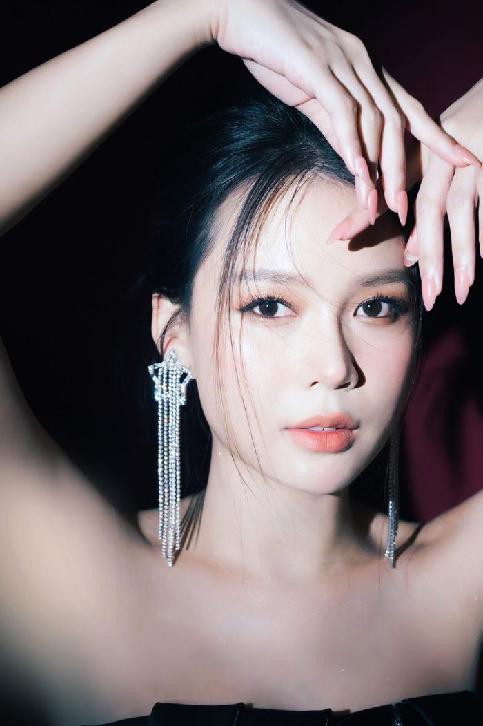 Sau khi kết hôn, Sam thấy may mắn và hạnh phúc. Thời gian rảnh, cô đi mua sắm, chuẩn bị đón Tết. "Không có niềm hạnh phúc nào bằng việc mình đang mang trong bụng đứa con đâu. Tôi sẽ mãi không quên lần đầu nghe tim thai của em bé", cô thổ lộ.