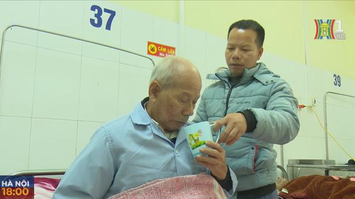 Người cao tuổi mắc nhiều bệnh mãn tính và phải dùng nhiều loại thuốc nên dễ bị tổn thương do lạnh hơn