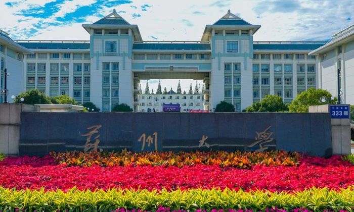 Thống kê từ các mạng xã hội và nền tảng thương mại điện tử kể từ năm nay, số lượng tìm kiếm "lớp học ban đêm" đã tăng 980% so với cùng kỳ năm ngoái. Ảnh: VCG