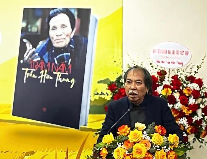 Nhà thơ Nguyễn Quang Thiều, Chủ tịch Hội Nhà văn Việt Nam tại lễ ra mắt sách “Trăm năm Trần Hữu Thung”