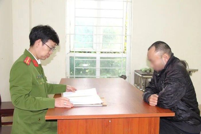 Cơ quan công an làm việc với Nguyễn Tiến Dũng (Ảnh Công an Nghệ An)