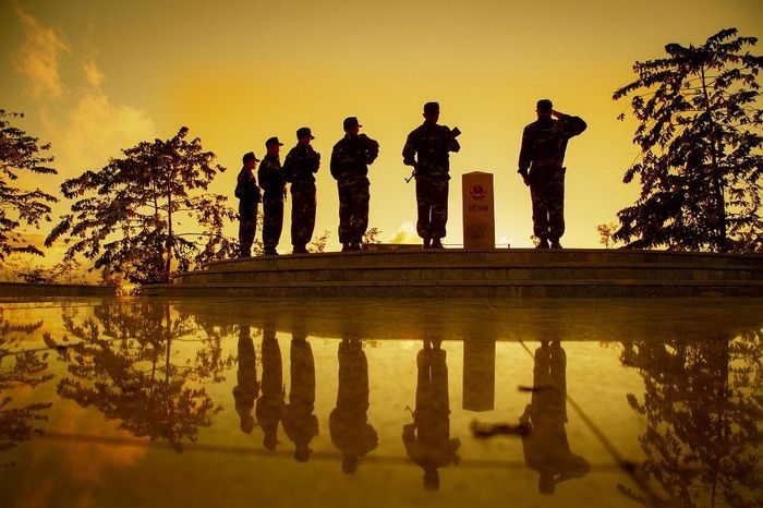 Chiều về trên cột mốc biên giới Việt Nam – Lào – Campuchia. Ảnh: Huy Đằng