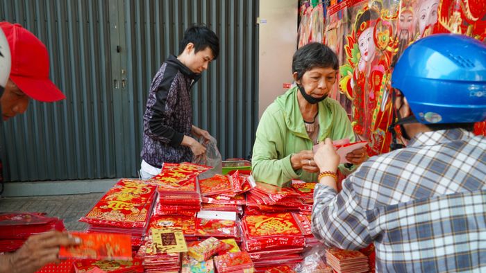 Phong bì đỏ vẫn là một phần truyền thống của ngày Tết cổ truyền dân tộc 