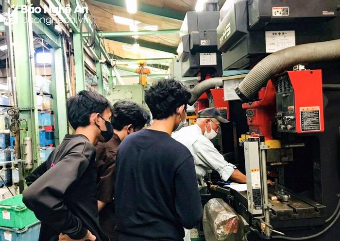  Một buổi thực hành của du học sinh ở một trường nghề tại Nhật Bản. Ảnh: NVCC 
