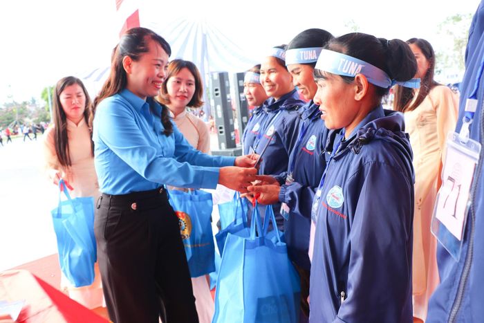  Các cấp Công đoàn Nghệ An đã triển khai nhiều chương trình nhằm chăm lo Tết cho đoàn viên, người lao động. Ảnh tư liệu: Thanh Phúc 