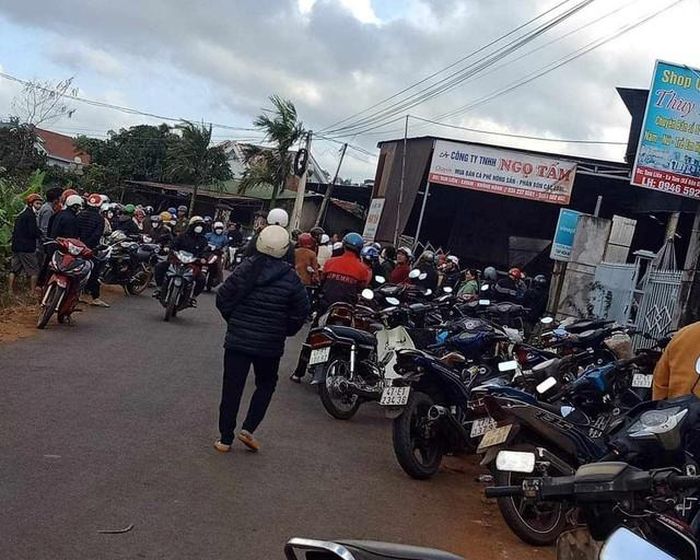 Người dân kéo tới cơ sở thu mua cà phê đòi tiền