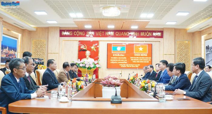 Quang cảnh buổi gặp mặt giữa lãnh đạo tỉnh Quảng Ngãi và tỉnh Sekong.