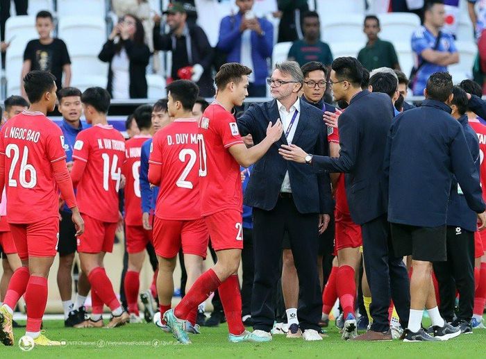 VFF vẫn đặt niềm tin vào HLV Philippe Troussier.