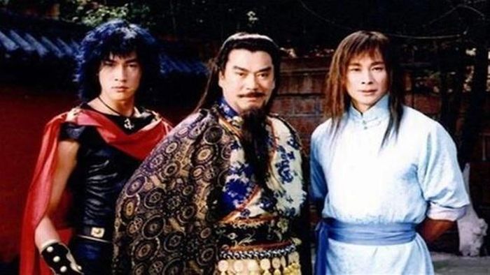 Chiba Shinichi cùng Hà Nhuận Đông (trái) và Triệu Văn Trác