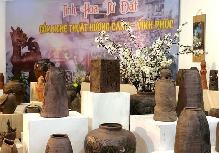 Triển lãm gốm "Tinh hoa từ đất" mang tới nhiều sản phẩm gốm độc đáo