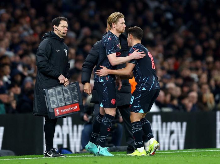 De Bruyne được tung vào sân ở hiệp hai