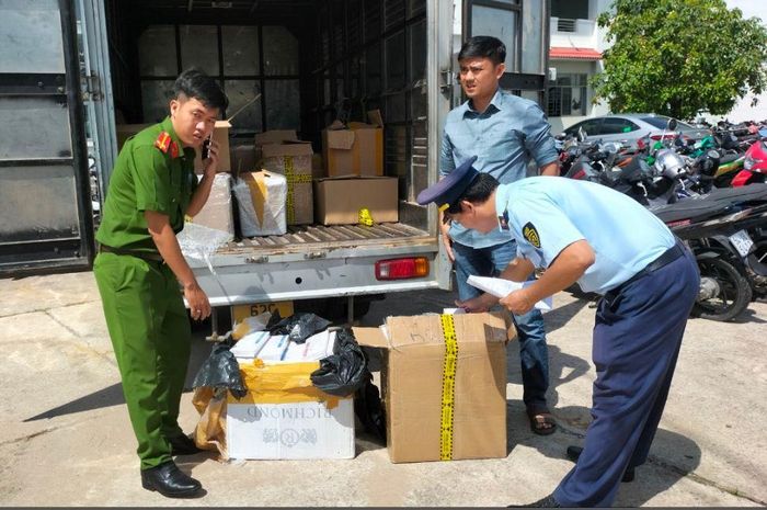Lực lượng chức năng phát hiện, thu giữ nhiều lô hàng không rõ nguồn gốc.