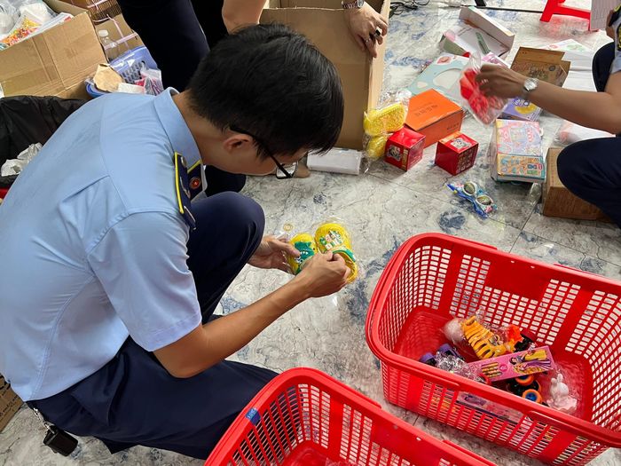 Trong tháng 1/2024, các đội quản lý thị trường đã kiểm tra 548 vụ chuyên ngành và liên ngành.