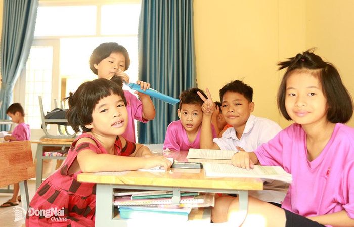 Trẻ em tại Trung tâm Công tác xã hội tỉnh trong giờ tự học