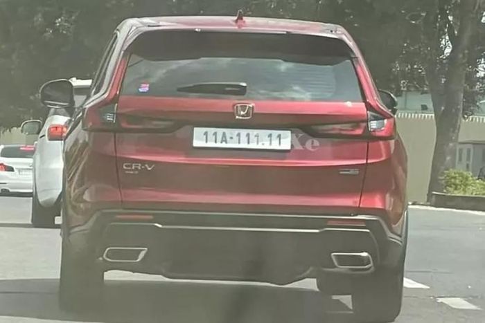 Đây chính là chiếc Honda CR-V thế hệ mới có giá lăn bánh đắt đỏ nhất tại Việt Nam, thậm chí còn cao hơn giá xe Lexus LX600. 