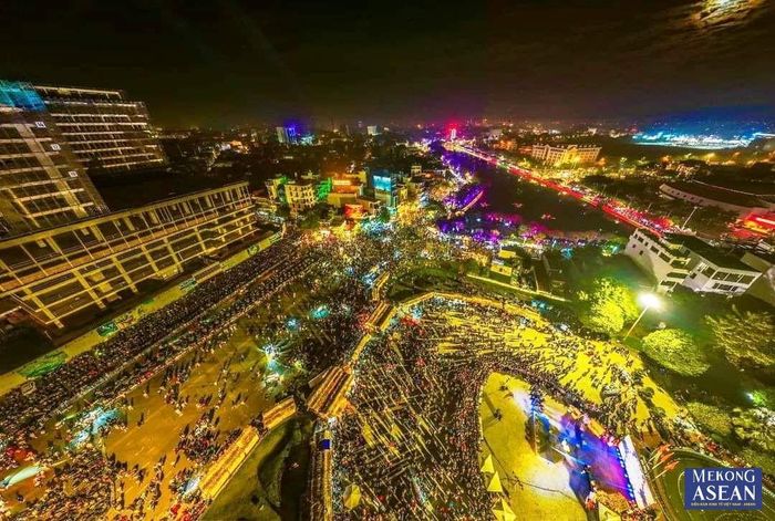 Phố đi bộ - chợ đêm có chiều dài khoảng 628m, diện tích không gian khoảng 16.500 m2, được chia làm 4 phân khu và được đặt tên theo bộ tứ linh Long, Lân, Quy, Phượng với biểu tượng về những danh nhân kiệt xuất tiêu biểu gắn với xứ Đông.