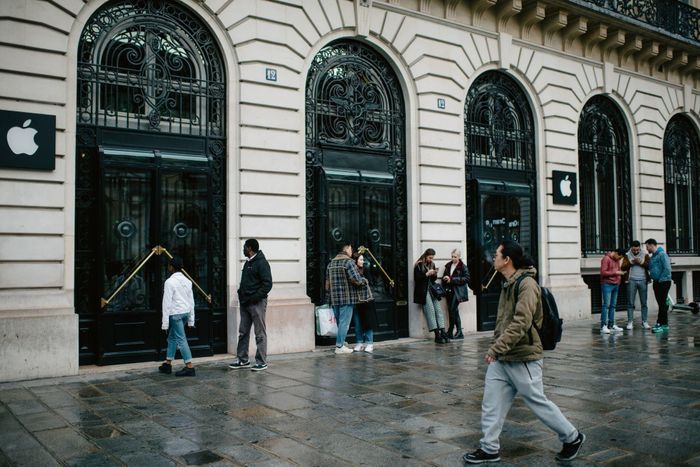  Một Apple Store tại Paris (Pháp). Ảnh: New York Times. 