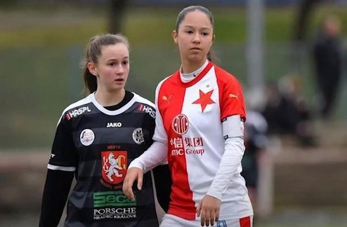 Kim Thanh đá cho đội trẻ của Slavia Praha