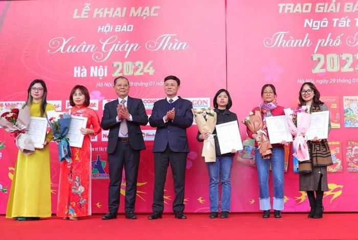 Các tác giả nhận giải Nhì Giải báo chí Ngô Tất Tố - Thành phố Hà Nội 2023