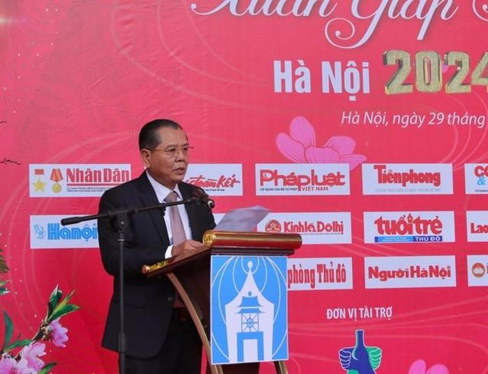 Ủy viên Ban Thường vụ Hội Nhà báo Việt Nam, Chủ tịch Hội Nhà báo Thành phố Hà Nội, Tổng biên tập Tạp chí Công dân và Khuyến học Tô Quang Phán phát biểu khai mạc Hội báo Xuân