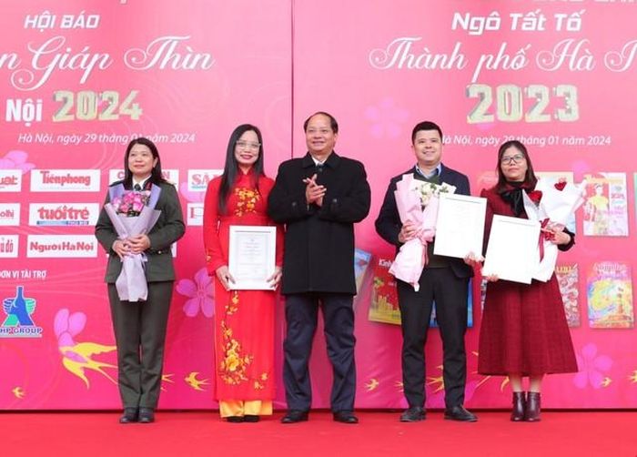 Các tác giả nhận giải Nhất Giải báo chí Ngô Tất Tố - Thành phố Hà Nội 2023
