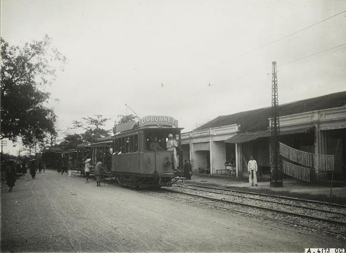 Đường xe điện từ trung tâm thành phố đến Ấp Thái Hà, năm 1926