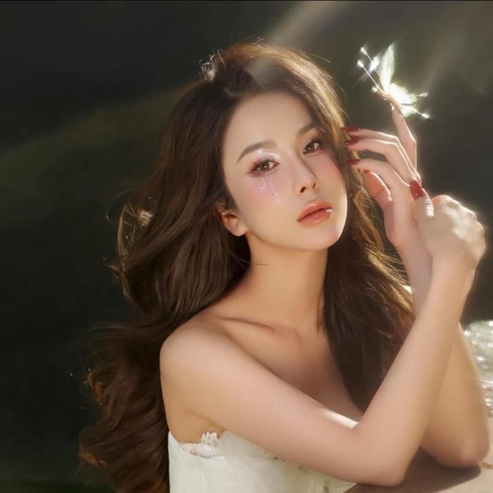 Sau sóng gió hôn nhân, Diệp Lâm Anh đang dần lấy lại cân bằng trong cuộc sống. 