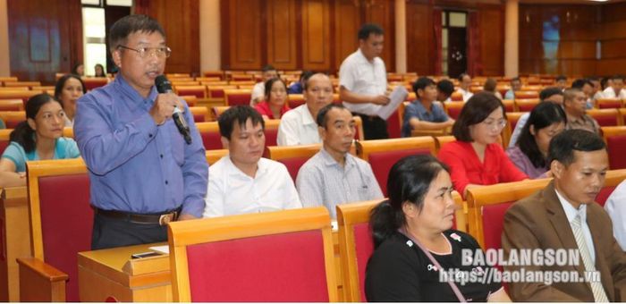 Đại diện hội viên nông dân huyện Cao Lộc phát biểu ý kiến tại hội nghị Chủ tịch UBND tỉnh đối thoại với nông dân năm 2023