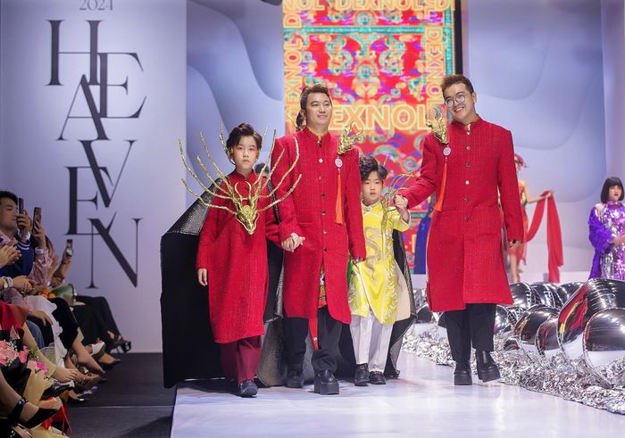 Model kid Minh Triết và Model kid Đại Phong cùng 2 nhà thiết kế Dexnol và Tuấn Huỳnh