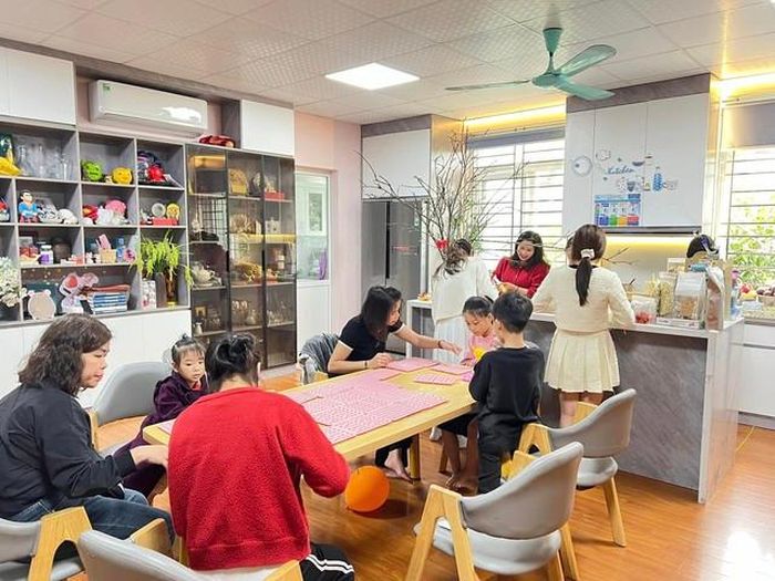 Lớp học dạy làm kẹo chip chip của chị Thúy mở vào tháng 1/2024 để kịp cho các chị em trổ tài vào dịp Tết Ảnh: NVCC.