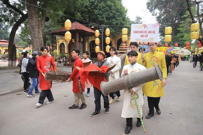 Đoàn rước diều tại Hoàng thành Thăng Long