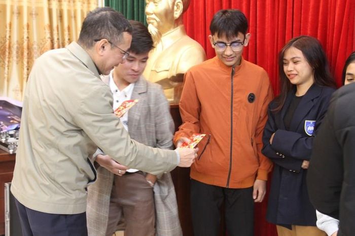 Năm nay, khoa Quốc tế có 50 sinh viên ở lại Việt Nam đón tết cổ truyền.