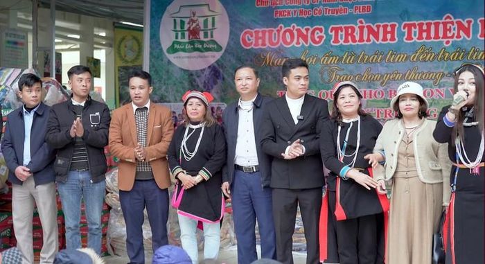 Đoàn từ thiện của Phúc Lâm Bảo Đường đến trao quà Tết tại xã Ngam La, huyện Yên Minh, Hà Giang.