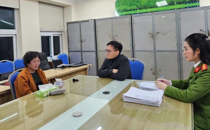Chủ tịch Sen Tài Thu tại cơ quan điều tra (Ảnh: VTV)