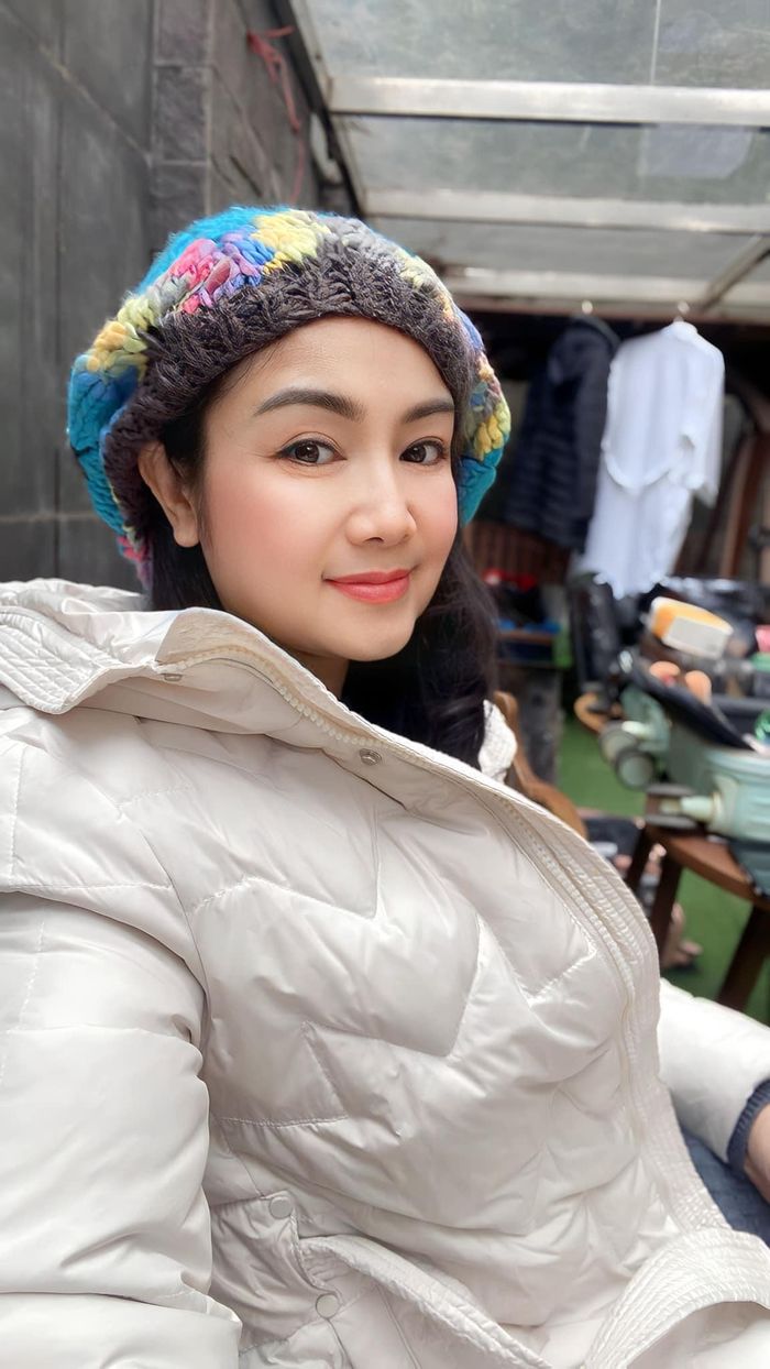 Thời kỳ đỉnh cao, NSND Thu Hà được yêu mến cuồng nhiệt cùng những cái tên như: Lý Hùng, Diễm Hương, Việt Trinh... Thời điểm đó, chị còn mệnh danh là "nữ hoàng ảnh lịch".