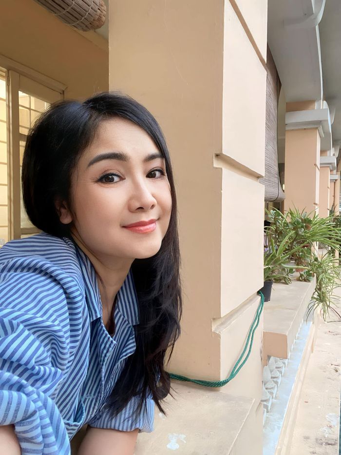 Tuy nhiên sau này, NSND Thu Hà dần vắng bóng khỏi màn ảnh để tập trung cho sân khấu kịch và chăm lo gia đình. Vài năm qua, chị mới tái xuất màn ảnh nhỏ qua một vài bộ phim truyền hình như: 'Khúc hát mặt trời', 'Hướng dương ngược nắng'...
