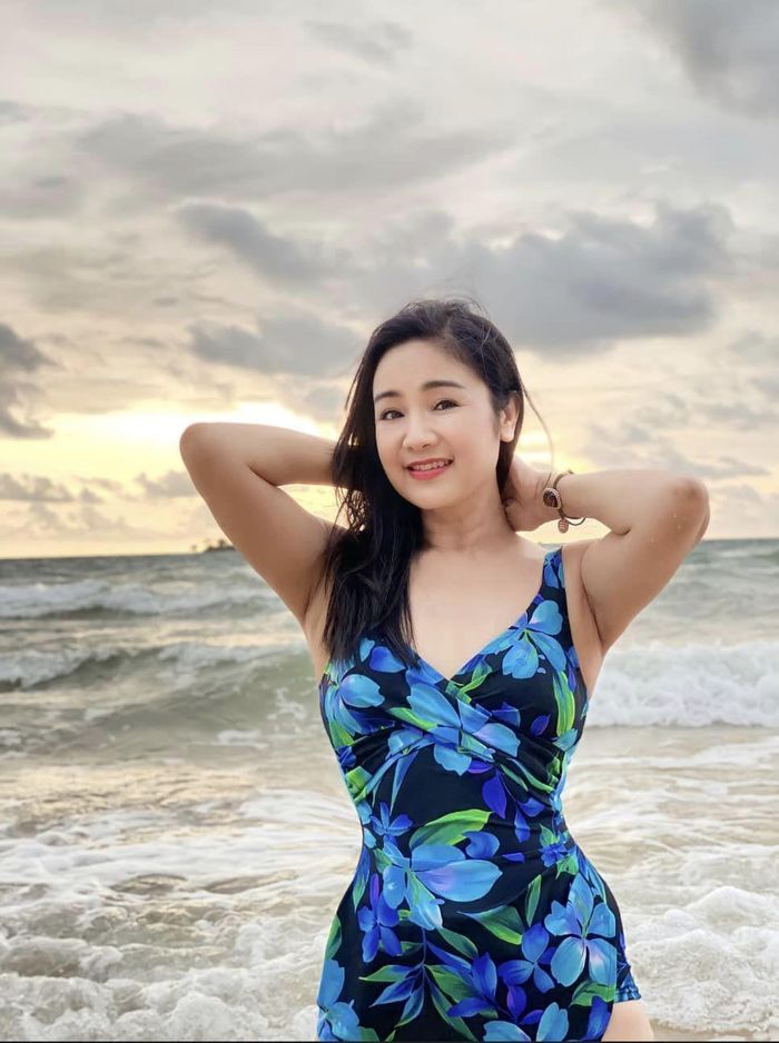 Sắc vóc đáng ngưỡng mộ của NSND Thu Hà ở tuổi ngũ tuần.