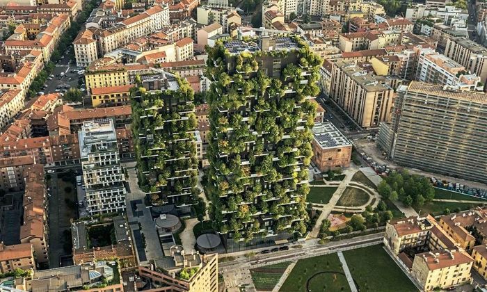 Khu vườn thẳng đứng ở Milan, được bao phủ bởi 800 cây gỗ và 5.000 cây bụi. Cây cối cung cấp lượng thực vật tương đương 30.000 m2 đất rừng thưa. Cây cối giúp hấp thụ bụi, sản xuất oxy và giảm carbon dioxide.