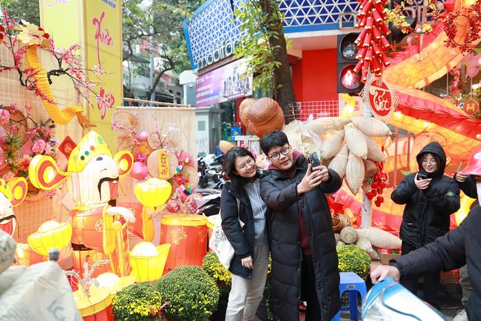 Ai nhìn thấy cũng tranh thủ check in