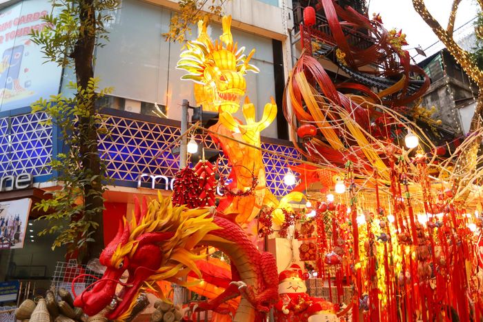 Với mô hình lớn, linh vật rồng được thiết kế đẹp mắt chi tiết