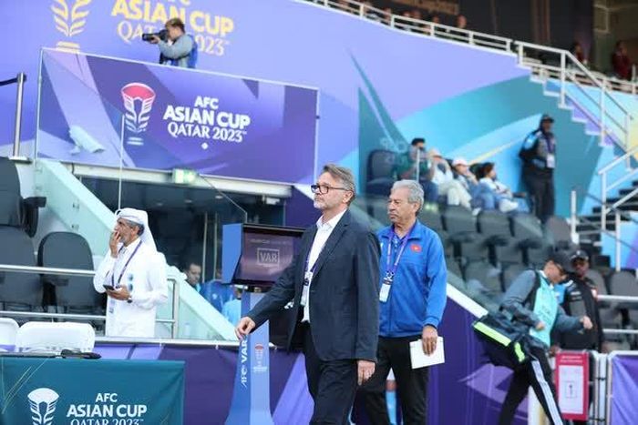 Thất bại của đội tuyển Việt Nam ở Asian Cup 2023 khiến HLV Troussier phải chịu rất nhiều sức ép. Ảnh: Hoàng Linh