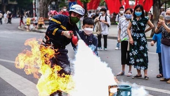 Lực lượng Cảnh sát PCCC&CNCH tuyệt đối không cử cán bộ điện thoại hoặc đến cơ quan, doanh nghiệp, cơ sở và nhà của cá nhân giới thiệu mua các tài liệu liên quan đến công tác PCCC&CNCH