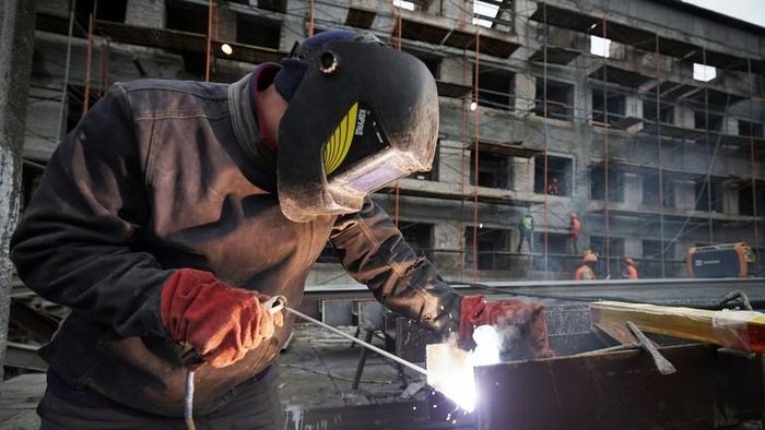 Các cuộc khảo sát đã chỉ ra rằng các doanh nghiệp trên toàn nền kinh tế cần cả lao động có tay nghề và lao động phổ thông. Ảnh: RT.